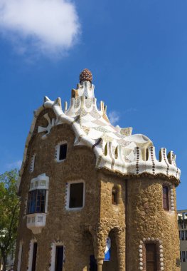 Gaudi tarafından tasarlanan Guell Park kompleksi, 10 Eylül 2012 'de İspanya' nın Barselona kentinde birçok turist tarafından ziyaret edildi. Park Katalonya 'daki en büyük açık hava müzesidir..