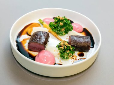 Lezzetli Asya yemeklerinin yakın görüntüsü