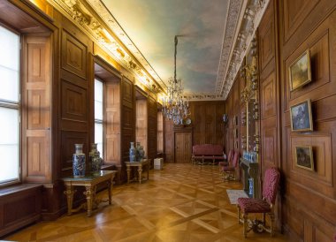 BERLİN, GERMANY - 25 ARALIK 2014: Charlottenburg Sarayı 'nın İçi, Hohenzollern ailesinin zamanına dayanan kraliyet konutunda hayatta kaldı..