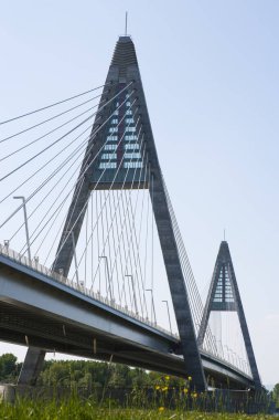 Megyeri Köprüsü, Macaristan 'ın en yeni ve en büyük köprüsü.