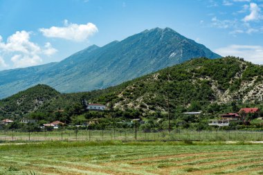 Arnavutluk 'un güneyindeki Güney Dağ Sıraları (Arnavut Alpleri)