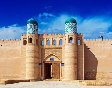 Özbekistan 'ın Khiva kentindeki duvar.
