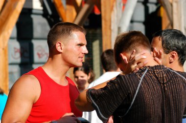 BUDAPEST, HUNGARY - 8 Ağustos 2004 'te Macaristan' ın Budapeşte kentinde düzenlenen Budapeşte Sokak Festivali katılımcıları.                     