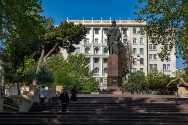 BAKU, AZERBAIJAN - 7 Mayıs 2019: Bakü 'deki Azerbaycan Edebiyat Nizami Müzesi' nin ön görüntüsü. Büyük bilimsel araştırmalar, basılmış kitaplar ve monogramlar içeriyor.