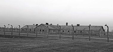 OSWIECIM, POLAND - 22 Ekim 2012 'de Polonya' nın Oswiecim kentinde eski bir Nazi imha kampı olan Auschwitz Kampı II. Avrupa 'daki en büyük Nazi toplama kampıydı..