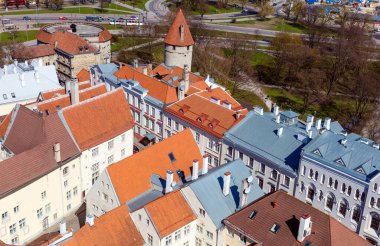 TALLINN, ESTONIA - 4 Mayıs 2016: Tallinn Tarih Merkezi, Estonya. UNESCO Dünya Mirası sahasının bir parçası.