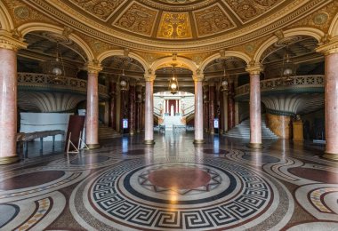 Eski tarihi binanın içi