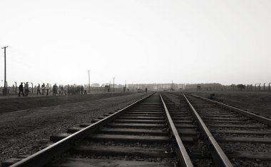 OSWIECIM, POLAND - 22 Ekim 2012 'de Polonya' nın Oswiecim kentinde eski bir Nazi imha kampı olan Auschwitz Kampı II. Avrupa 'daki en büyük Nazi toplama kampıydı..