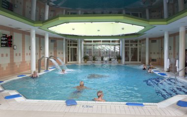 Modern yüzme havuzunun içi