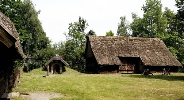 Köydeki Eski Ahşap Evler — Stok fotoğraf