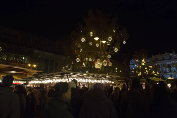 Budapest Ungarn Dezember Unbekannte Besuchen Dezember 2012 Den Jährlichen Weihnachtsmarkt — Stockfoto