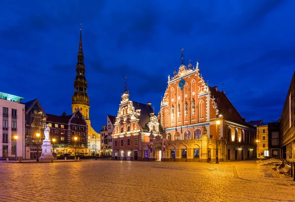 Zwarte Hoofd Huizen Nachts Riga — Stockfoto