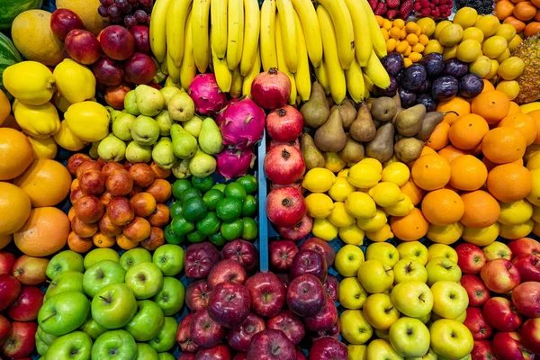 Frisches Obst Auf Dem Markt — Stockfoto