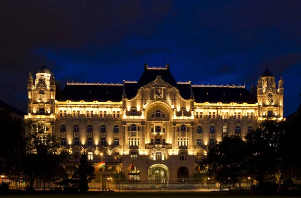 Gresham Palace Sunset Будапешт — стоковое фото