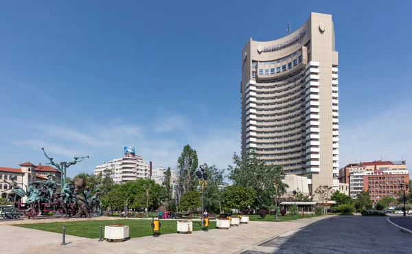 Bucareste Romênia Maio 2017 Monumento Frente Intercontinental Hotel Hotel Cinco — Fotografia de Stock