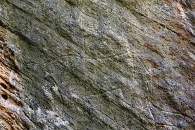 Gobustan Ulusal Parkı 'nda antik kaya oymacılığı. Bakü, Azerbaycan yakınlarındaki Gobustan 'da Petroglyphs Sergisi.