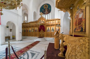 Durres, Arnavutluk - 2 Haziran 2018: Saint Pavel Ortodoks Kilisesi ve Saint Ast Durres. Katedral, şehir merkezinde, rıhtımın yanında yer almaktadır..