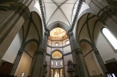 Hıristiyan kilisesinin güzel iç mekanı