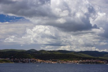 Güzel Akdeniz Hırvat kıyı manzarası