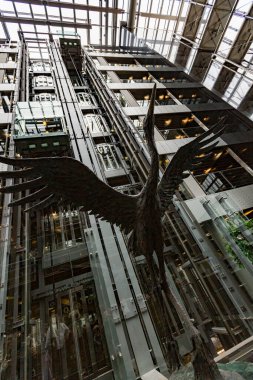 Varşova, Polonya - 12 Temmuz 2012: LOT Polonya Havayolları Genel Merkezi Varşova, Polonya.