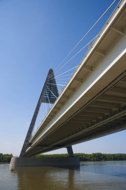 Megyeri Köprüsü, Macaristan 'ın en yeni ve en büyük köprüsü.
