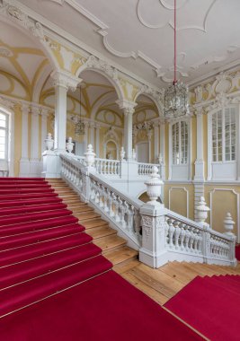 Pilsrundale, Letonya - 1 Mayıs 2016; Rundale Sarayı. Rundale Sarayı, Letonya 'nın en seçkin Barok ve Rococo sanat eserlerinden biridir..