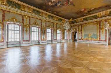 Pilsrundale, Letonya - 1 Mayıs 2016; Rundale Sarayı. Rundale Sarayı, Letonya 'nın en seçkin Barok ve Rococo sanat eserlerinden biridir..