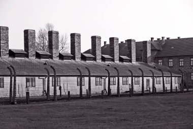 OSWIECIM, POLAND - 22 Ekim 2012 'de Polonya' nın Oswiecim kentinde eski bir Nazi imha kampı olan Auschwitz Kampı 1. Avrupa 'daki en büyük Nazi toplama kampıydı..  