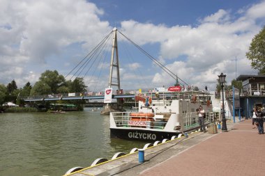 Gizycko, Polonya - 13 Temmuz 2012: Gizycko Limanı, Masuria, Polonya.
