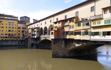 FLORENCE, İtalya - 10 EKİM 2010: Floransa 'da Ponte Vecchio Köprüsü. 
