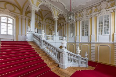 Pilsrundale, Letonya - 1 Mayıs 2016; Rundale Sarayı. Rundale Sarayı, Letonya 'nın en seçkin Barok ve Rococo sanat eserlerinden biridir..