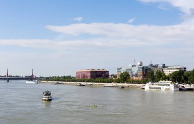 BUDAPEST, HUNGARY - 14 Mayıs 2013 'te Budapeşte' deki ELTE Bilim Fakültesi binası. Eotvos Lorand Üniversitesi (ELTE) Macaristan 'ın en büyük ve en eski üniversitesidir.. 