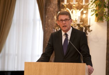 BUDAPEST, HUNGARY - 25 Haziran: Matti Taneli Vanhanen Fin siyasetçi, eski Finlandiya Başbakanı ve Merkez Parti Başkanı ELTE Univ 'i ziyaret etti. 25 Haziran 2010 'da Budapeşte, Macaristan.
