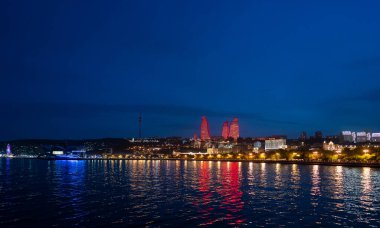 Trieste şehrinin gece manzarası
