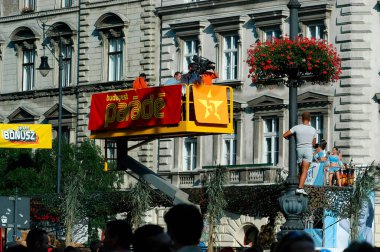 BUDAPEST, HUNGARY - 8 Ağustos 2004 'te Macaristan' ın Budapeşte kentinde düzenlenen Budapeşte Sokak Festivali katılımcıları.                     