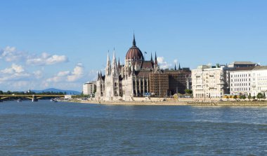 Macaristan Parlamentosu ile Budapeşte Panoraması