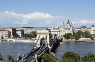 Macaristan 'daki Zincir Köprüsü ile Budapeşte' nin panoramik manzarası