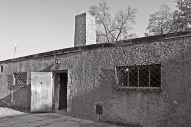 OSWIECIM, POLAND - 22 Ekim 2012 'de Polonya' nın Oswiecim kentinde eski bir Nazi imha kampı olan Auschwitz Kampı II. Avrupa 'daki en büyük Nazi toplama kampıydı..