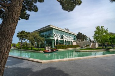 Yüzme havuzlu modern villa