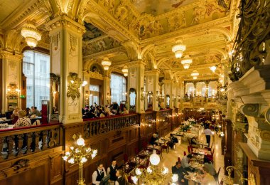Budapeşte, Macaristan - 13 Ekim 2016: Budapeşte şehir merkezindeki Boscolo Oteli.