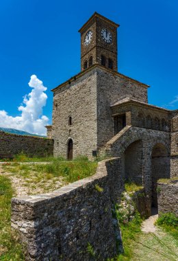 İtalyan Alplerinde eski bir kilise