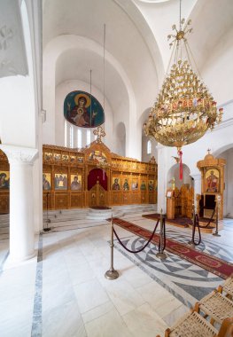 Durres, Arnavutluk - 2 Haziran 2018: Saint Pavel Ortodoks Kilisesi ve Saint Ast Durres. Katedral, şehir merkezinde, rıhtımın yanında yer almaktadır..
