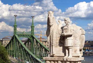 Budapeşte 'deki ilk Macar kralı I. Stephanus' un anıtı. 