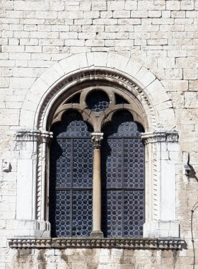 Gubbio İtalya 'daki Ortaçağ Sarayı' nın penceresi..