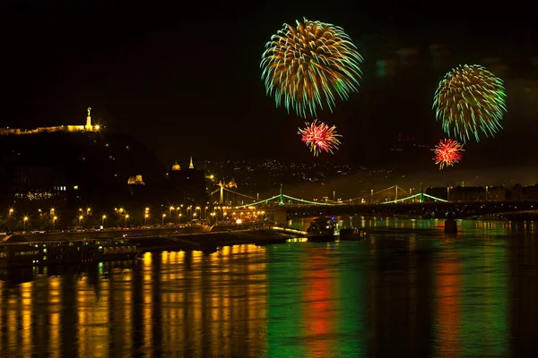 Budapest Maďarsko Srpna Ohňostroj Nad Řekou Dunaj Slavnostní Vyhlášení Každoročního — Stock fotografie