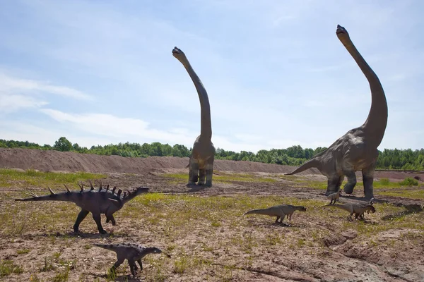 Krasiejow ポーランド 2017年6月10日 モデルIn Jurapark Krasiejow Poland 恐竜の復元は 公園の教育パス内の元と自然の大きさに近いです — ストック写真
