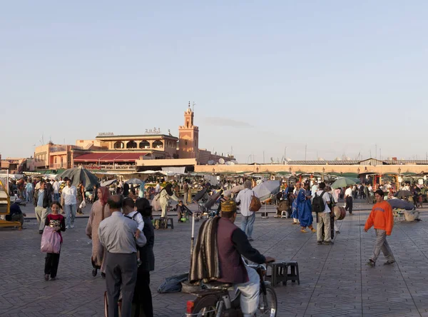 Marrakesh Morocco Listopadu 2007 Marrákeši Maroku Navštívili Neznámí Lidé Náměstí — Stock fotografie