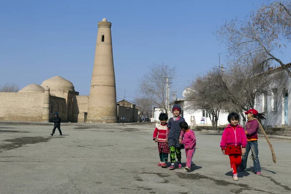 Khiva Uzbekistan Maart Kinderen Medina Maart 2012 Khiva Oezbekistan Stad — Stockfoto