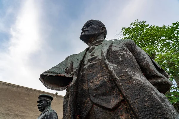 Tirana Albania Mayo 2018 Las Esculturas Abandonadas Lenin Stalin Centro —  Fotos de Stock