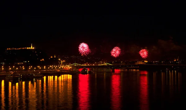 Budapest Ungern Augusti 2012 Budapest Ungern Fyrverkerier Över Donau Och — Stockfoto